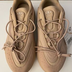 Ozelia J Adidas Beige Sneakers Size 6 Men / Big Kid